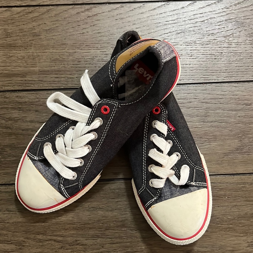 Levi sneakers ladies 7-1/2